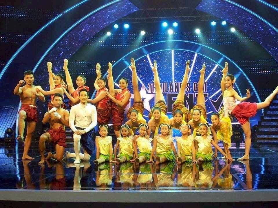 การแสดงของสโมสรยิมนาสติกจินตนาบนเวที